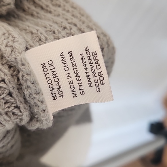 Colorblock Knit Top, Medium - Picture 6 of 7